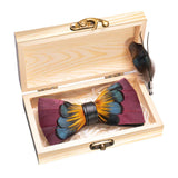 Nœud papillon plume et broches avec boîte cadeau en bois