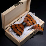 nœud papillon en plumes ,fait à la main avec coffret cadeau en bois