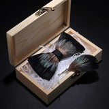 nœud papillon en plumes ,fait à la main avec coffret cadeau en bois