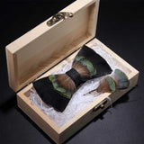 nœud papillon en plumes ,fait à la main avec coffret cadeau en bois